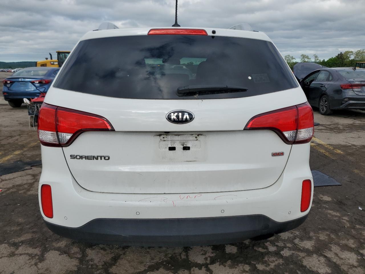 5XYKTCA6XFG553844 2015 Kia Sorento Lx