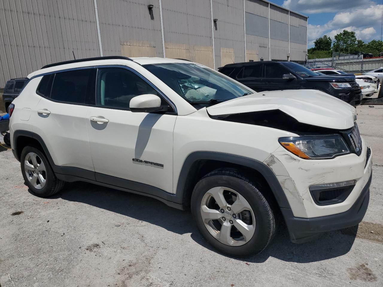 2018 Jeep Compass Latitude vin: 3C4NJDBB6JT480932