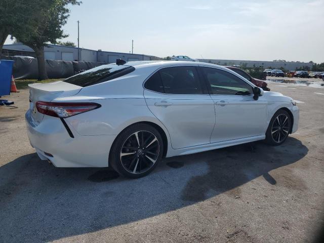 VIN 4T1BZ1HK3KU509775 2019 Toyota Camry, Xse no.3