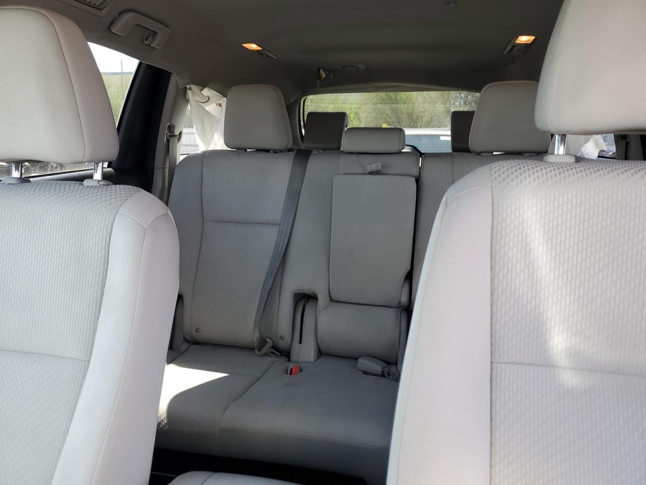 5TDBKRFH4GS257562 2016 Toyota Highlander Le