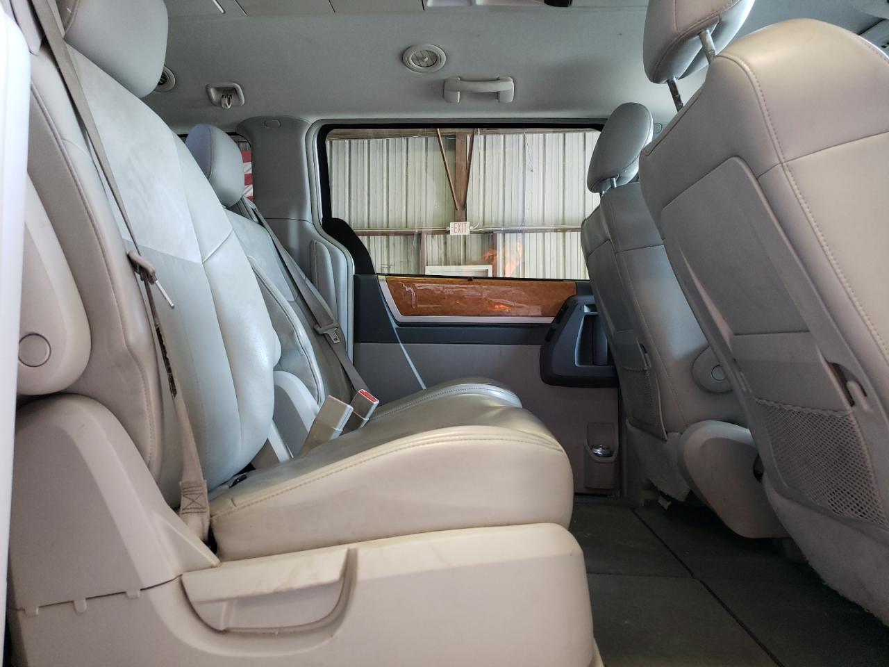 2A8HR64X88R688357 2008 Chrysler Town & Country Limited