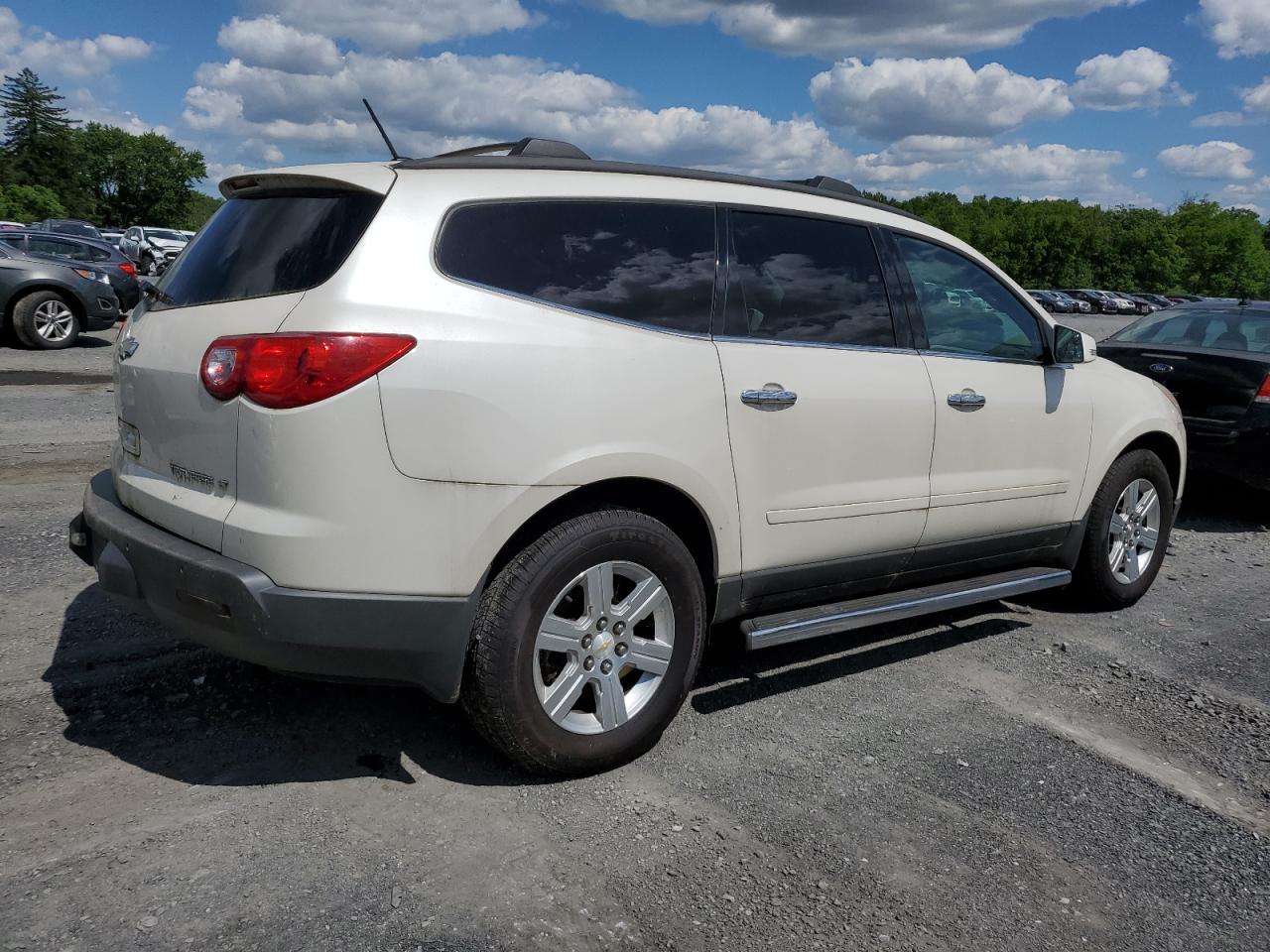 1GNKVJED4BJ411532 2011 Chevrolet Traverse Lt