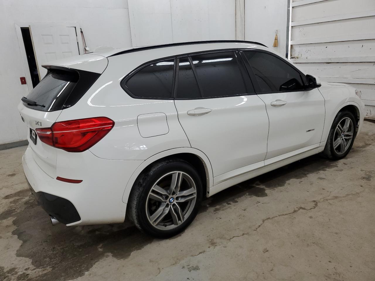 WBXHT3C35GP888069 2016 BMW X1 xDrive28I