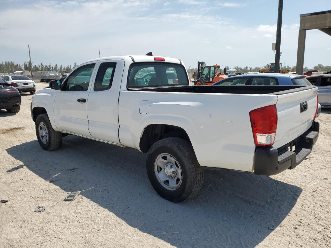 2017 Toyota Tacoma Access Cab vin: 5TFRX5GN1HX088206