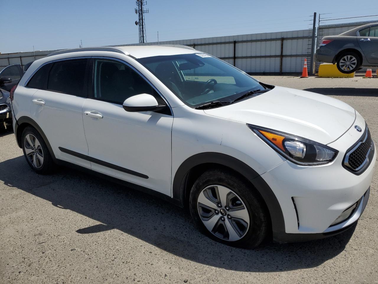 KNDCB3LC3J5180125 2018 Kia Niro Fe