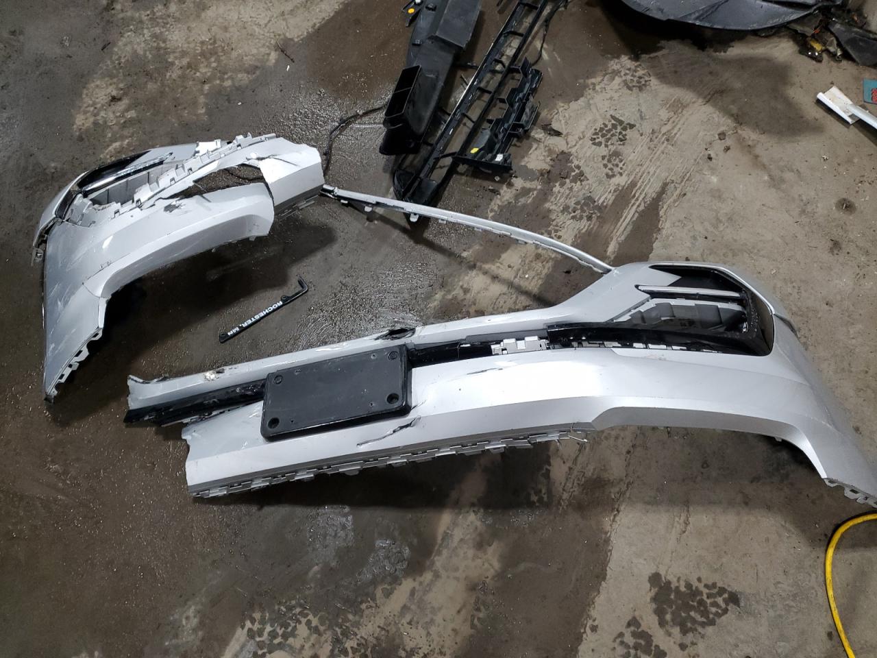 1V2XR2CA0KC613529 2019 Volkswagen Atlas Se