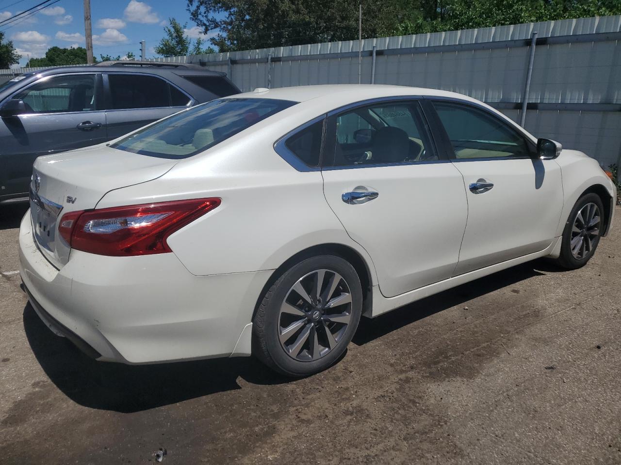 1N4AL3AP1GC275903 2016 Nissan Altima 2.5