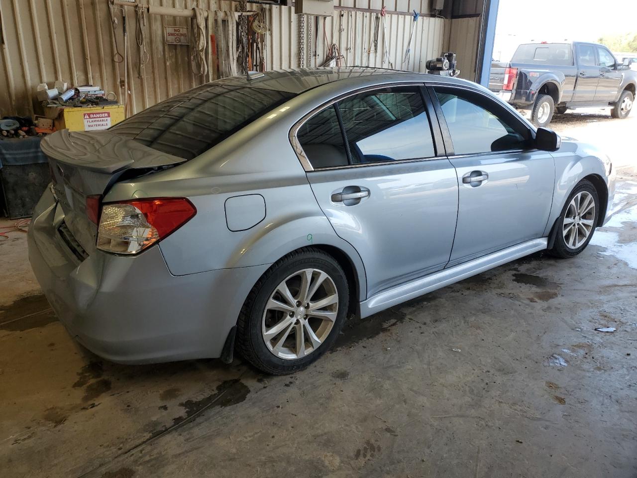 2014 Subaru Legacy 2.5I Limited vin: 4S3BMBL60E3013295