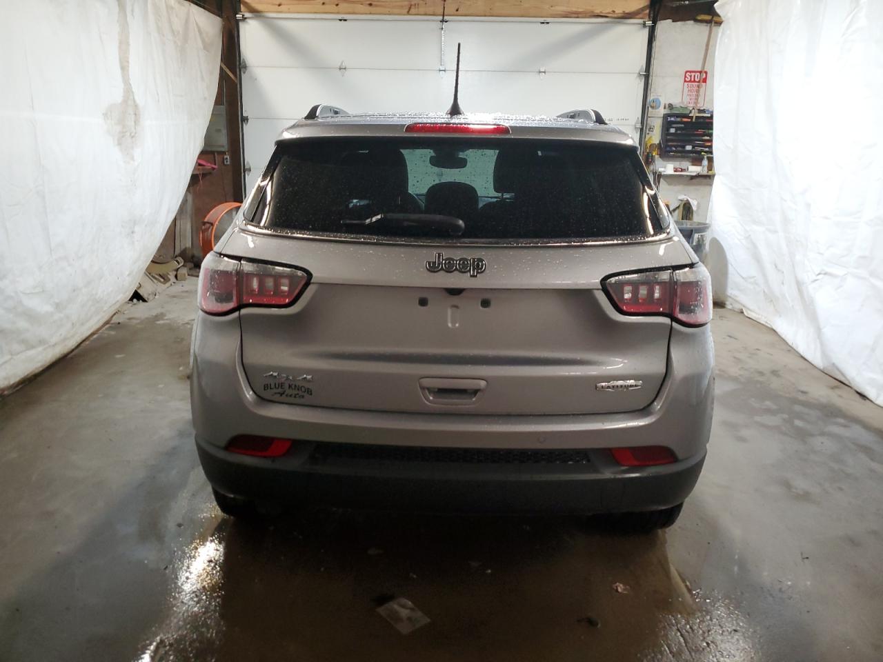 3C4NJDBB5JT332061 2018 Jeep Compass Latitude