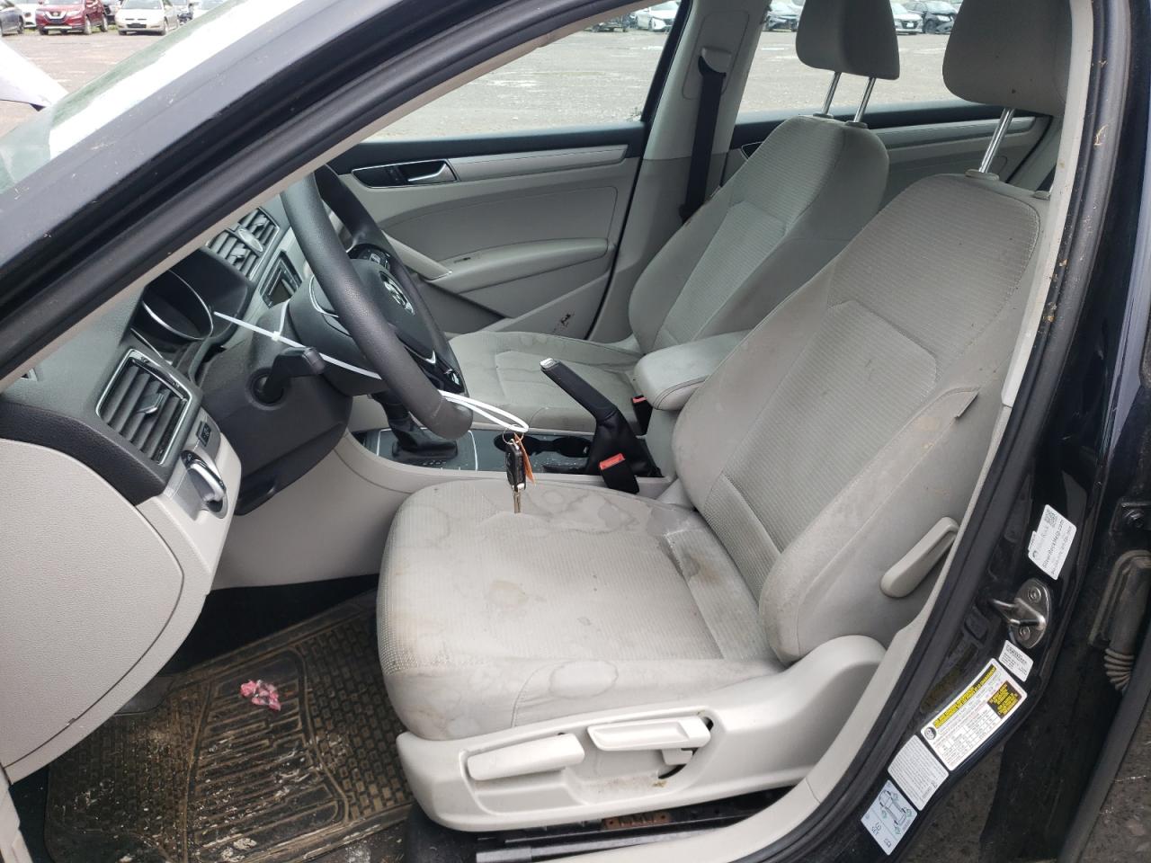 1VWAT7A38HC010103 2017 Volkswagen Passat S