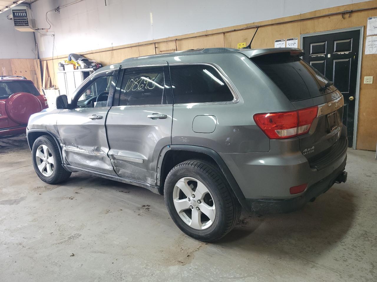 1C4RJFAT2CC239732 2012 Jeep Grand Cherokee Laredo