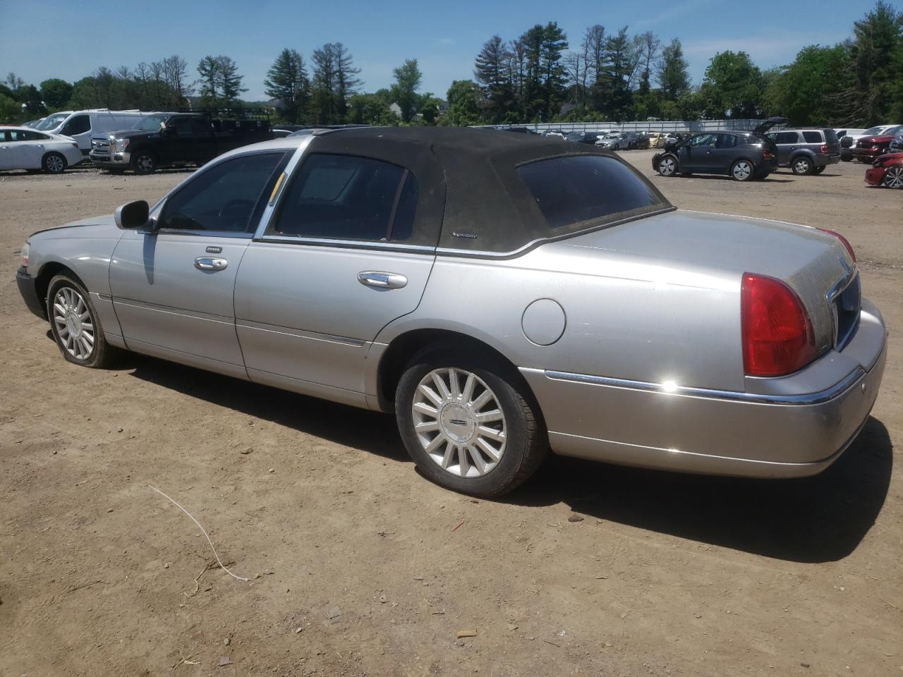 1LNHM81W54Y605014 2004 Lincoln Town Car Executive