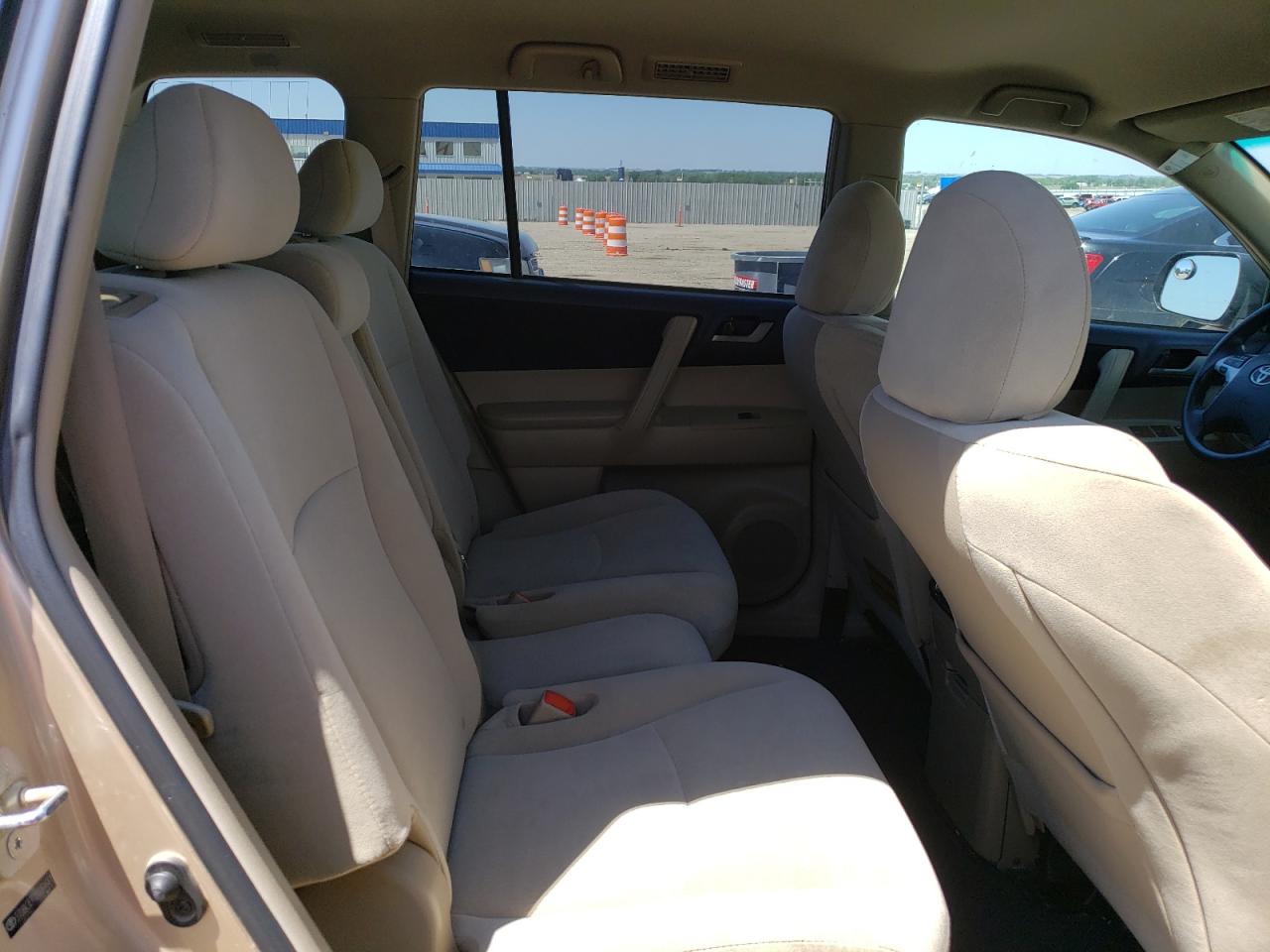 5TDBK3EH1BS064681 2011 Toyota Highlander Base