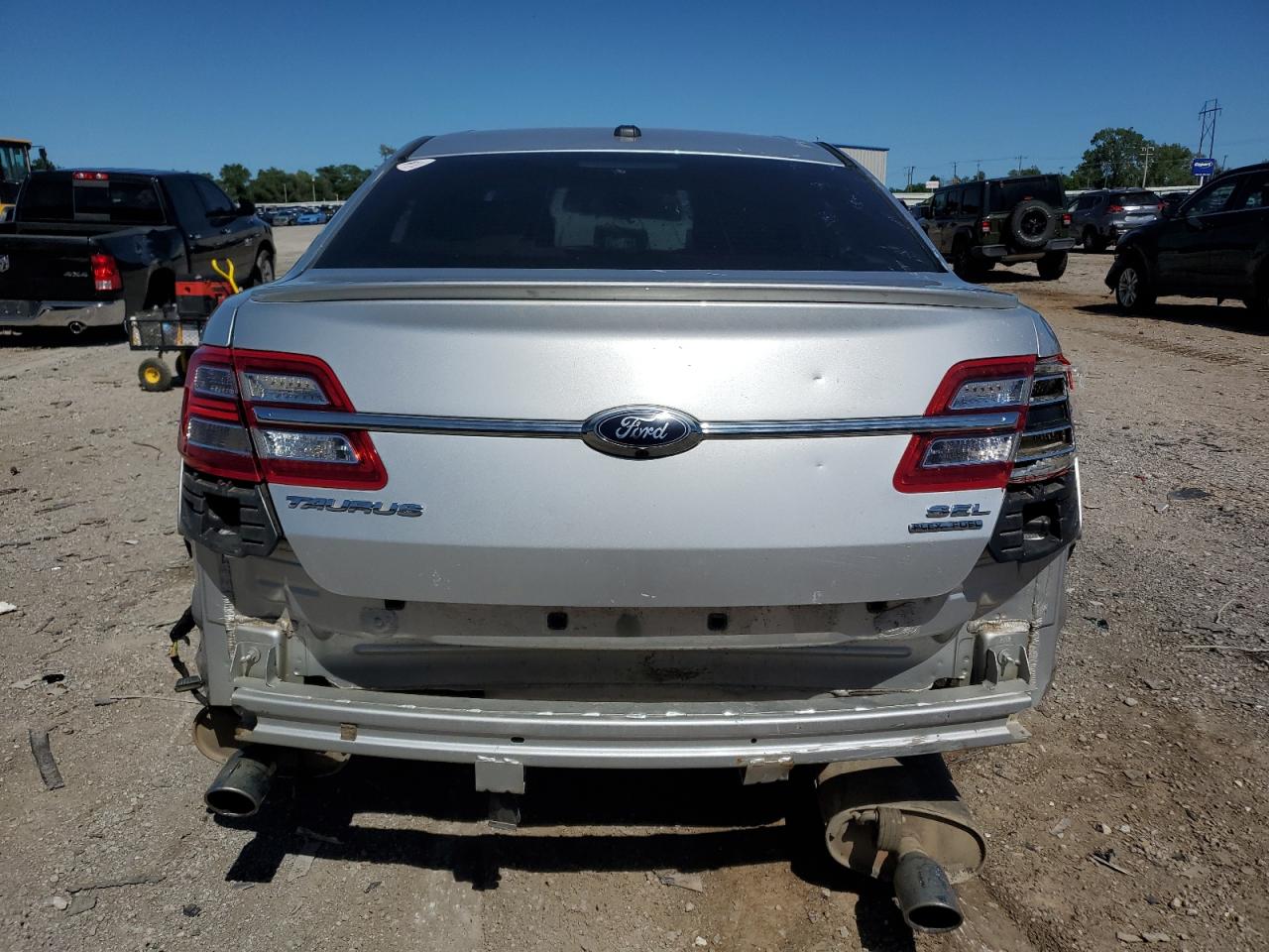 1FAHP2E8XJG104034 2018 Ford Taurus Sel