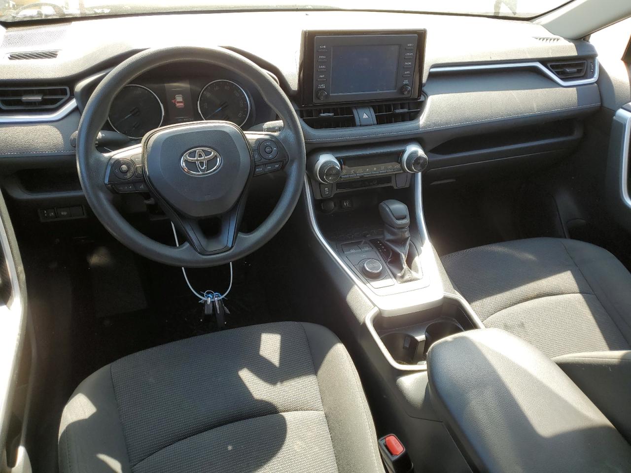 JTMMWRFV8KD030446 2019 Toyota Rav4 Le