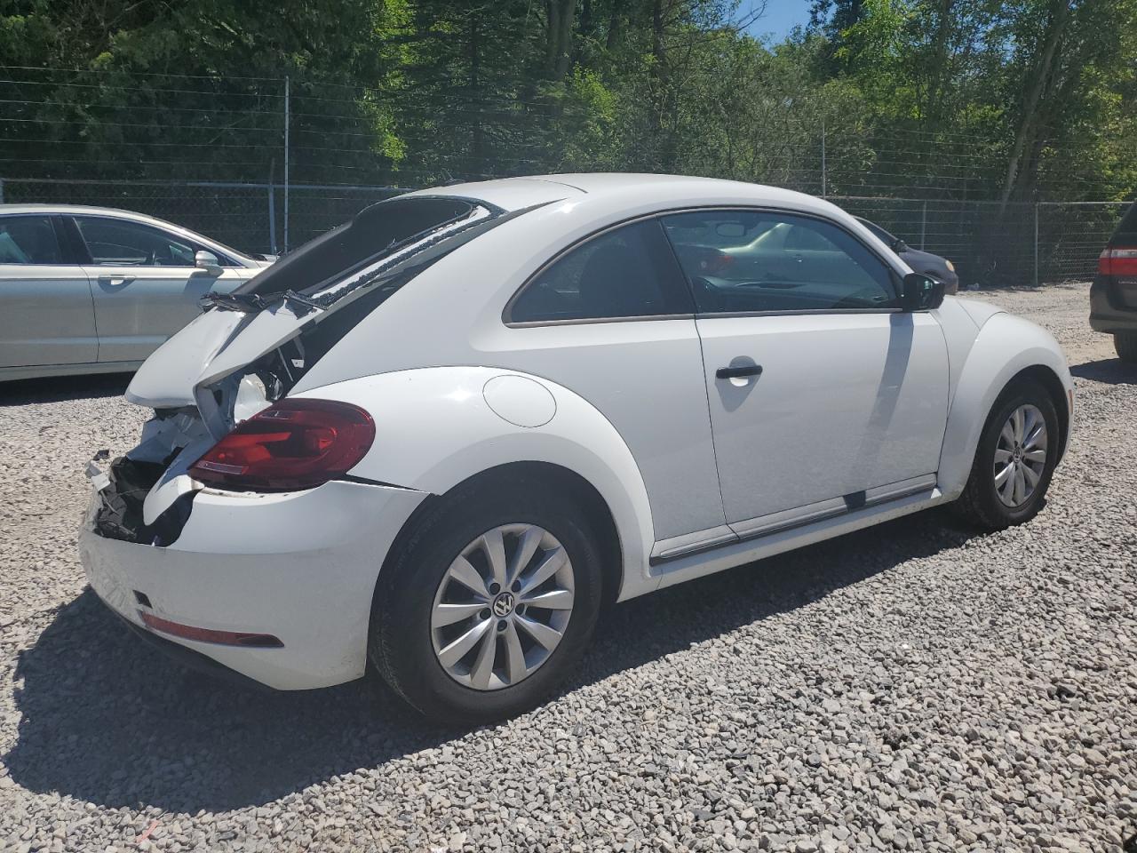 2017 Volkswagen Beetle 1.8T vin: 3VWF17AT9HM622496