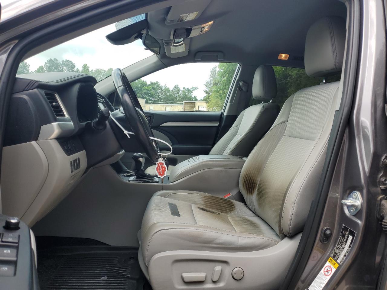 5TDZZRFH9KS351200 2019 Toyota Highlander Le