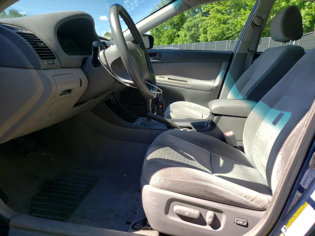 4T1BF30K74U065559 2004 Toyota Camry Le