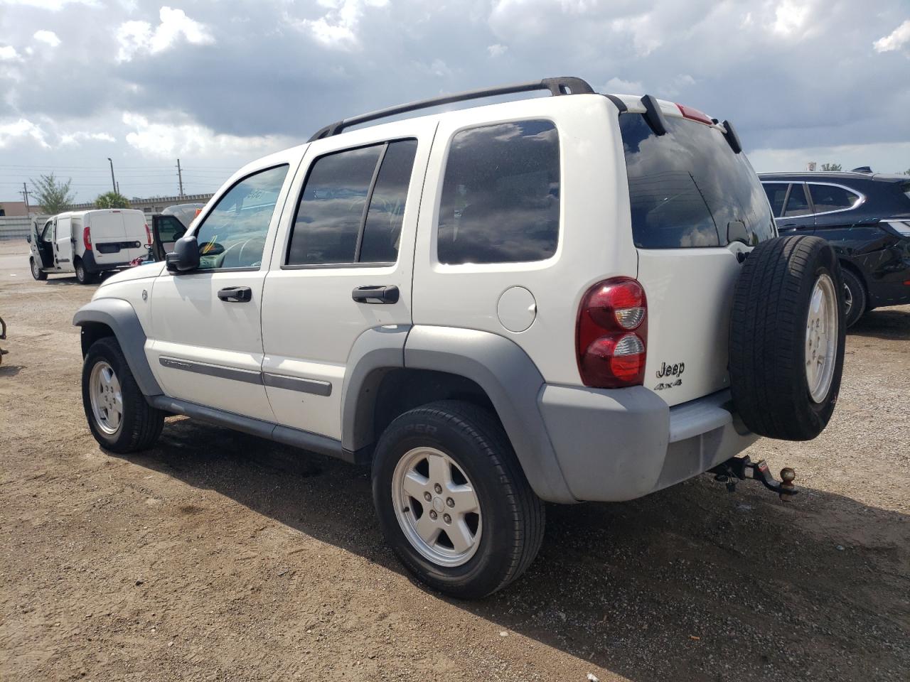 1J4GL48K05W697462 2005 Jeep Liberty Sport