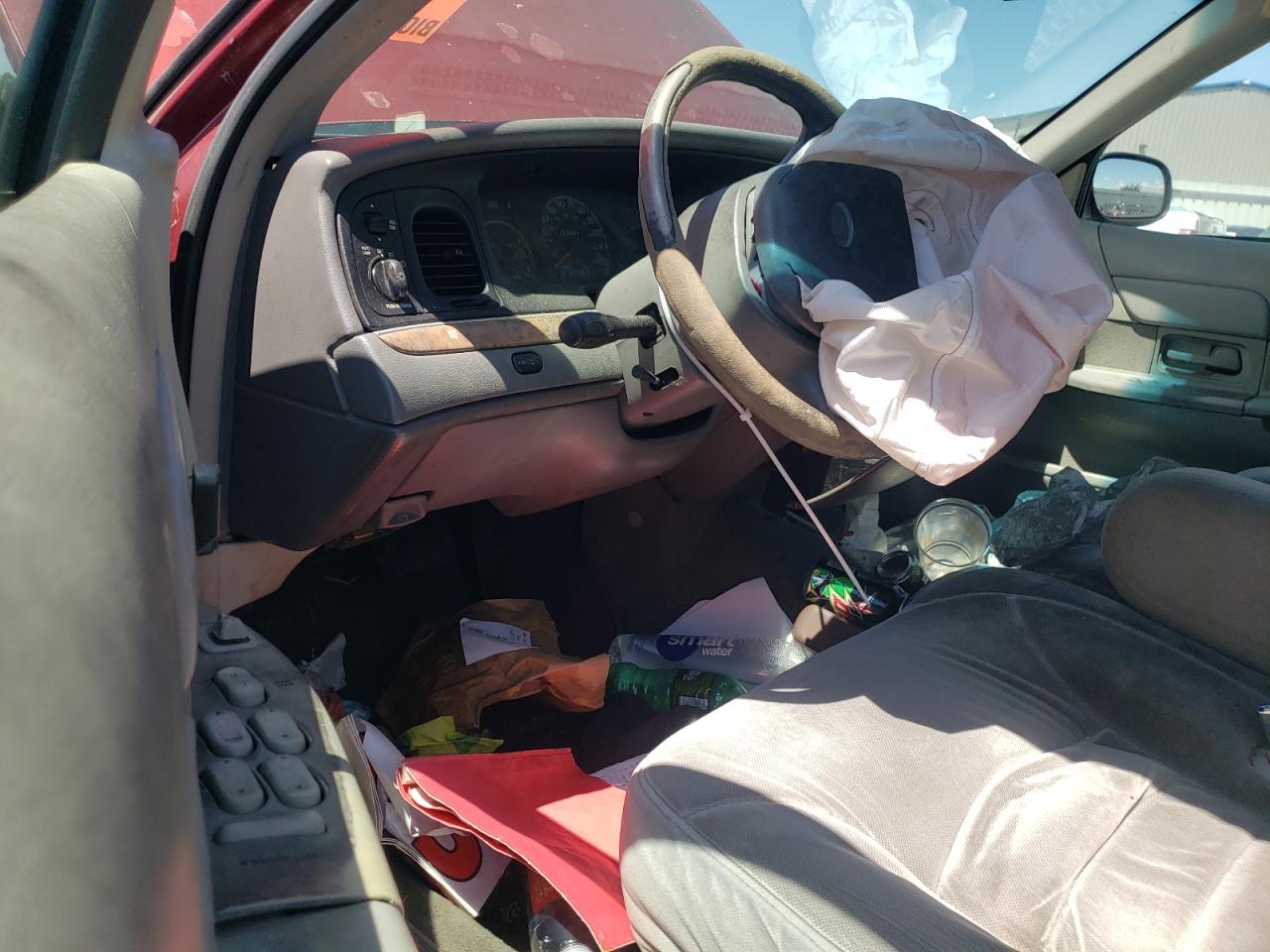 2FAFP74W1WX102498 1998 Ford Crown Victoria Lx