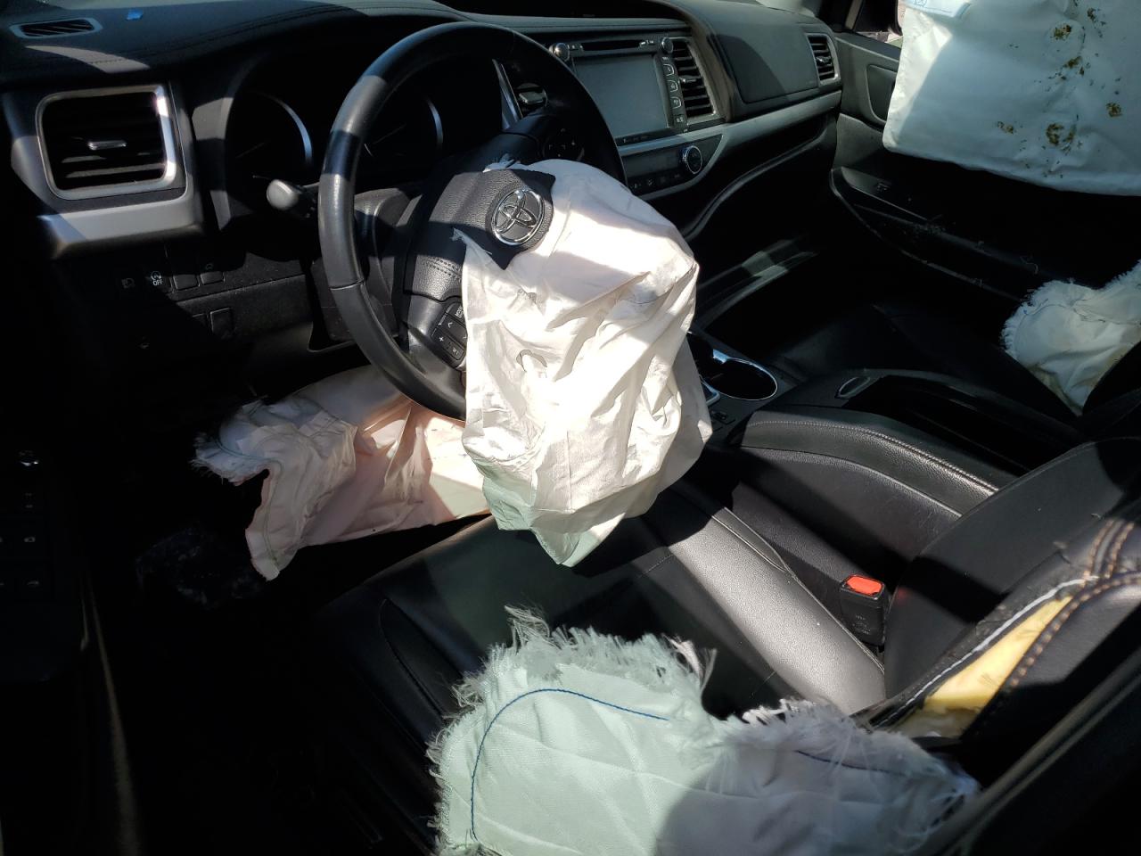 5TDKZRFH8KS570988 2019 Toyota Highlander Se