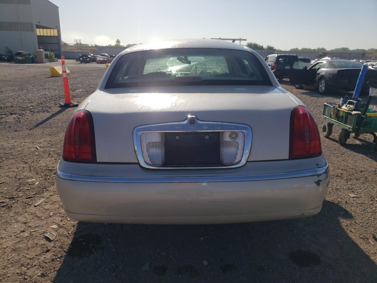 1LNHM83W51Y611064 2001 Lincoln Town Car Cartier