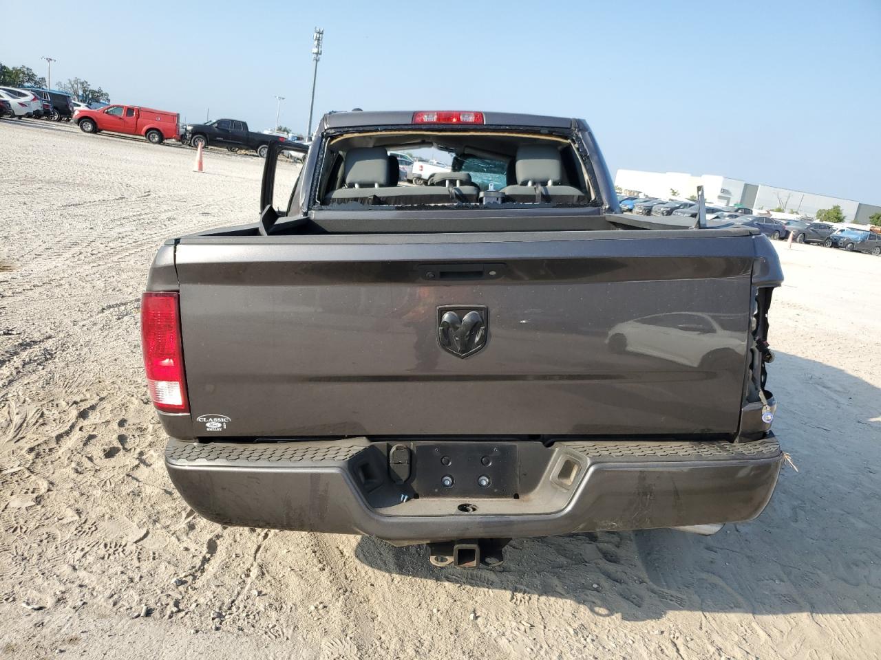 1C6RR6KG0JS224456 2018 Ram 1500 St