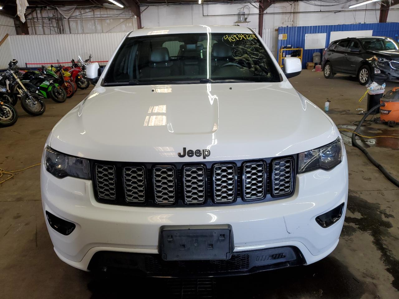 1C4RJFAG7JC177762 2018 Jeep Grand Cherokee Laredo