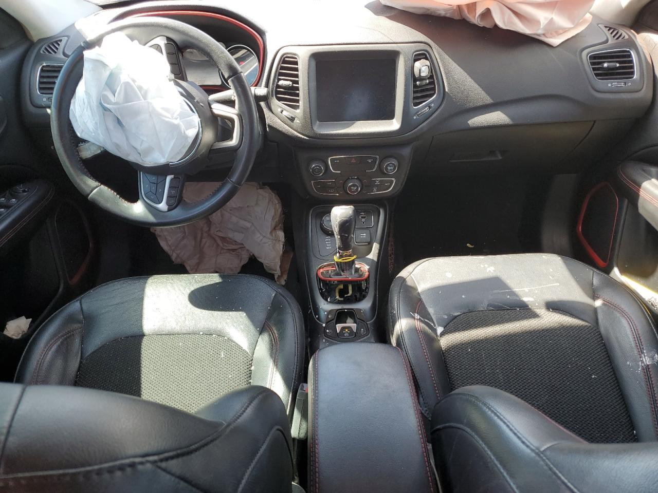 3C4NJDDB4KT829083 2019 Jeep Compass Trailhawk