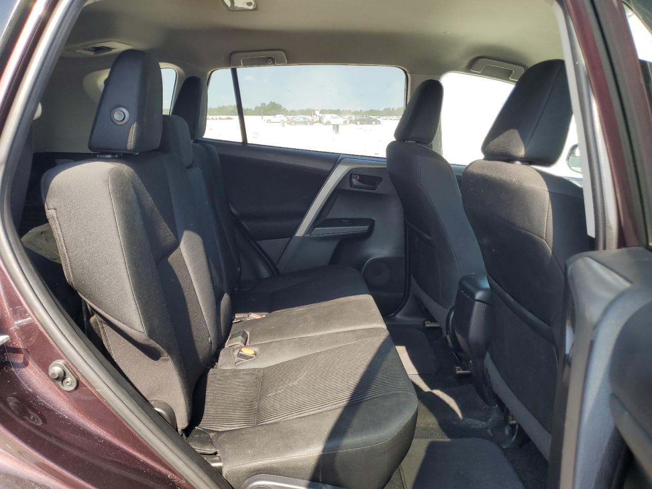 2T3ZFREV4HW382572 2017 Toyota Rav4 Le