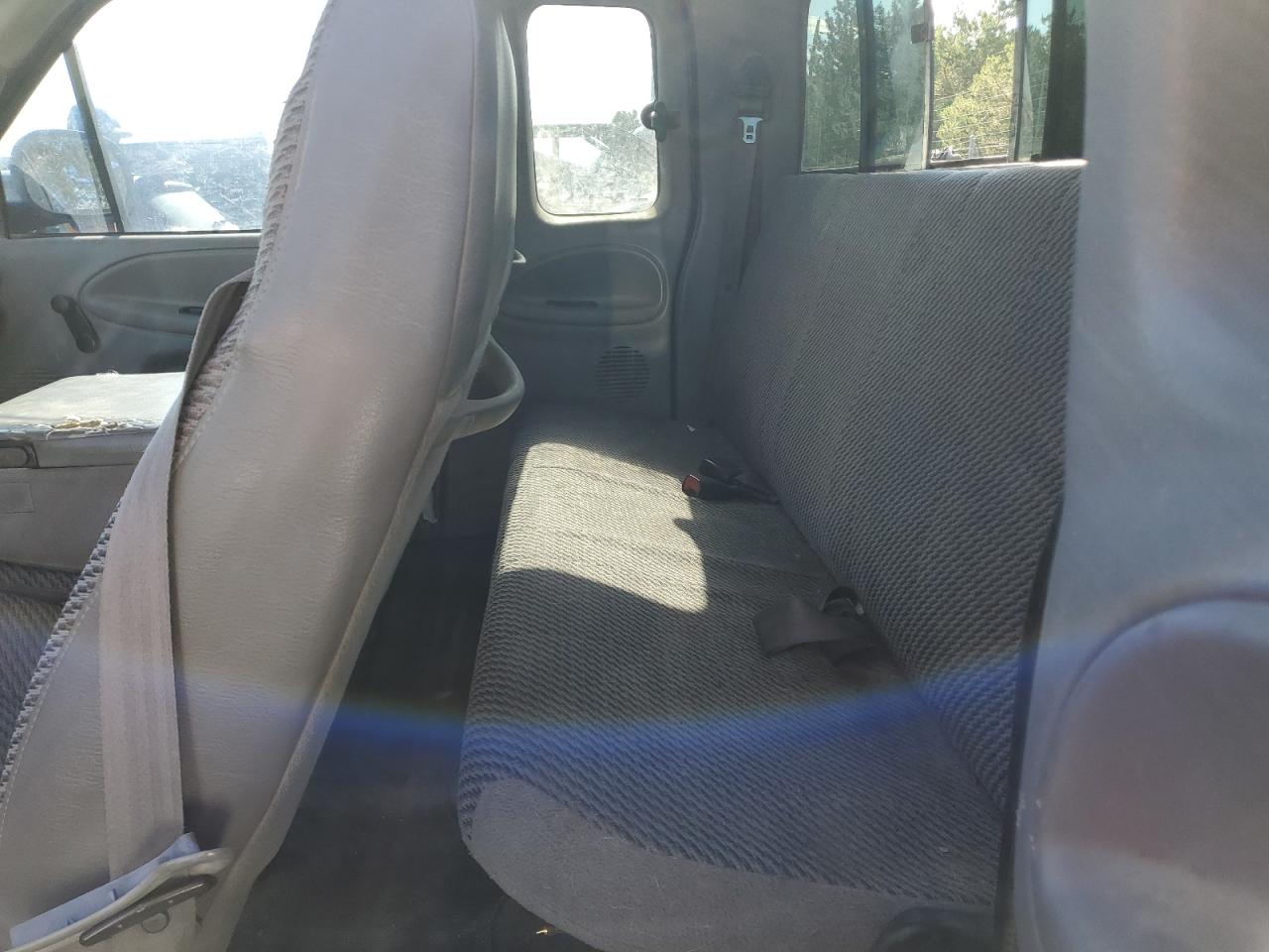 1B7HF13Y5YJ112355 2000 Dodge Ram 1500