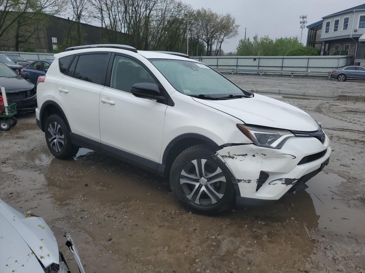 JTMBFREV6HJ146800 2017 Toyota Rav4 Le