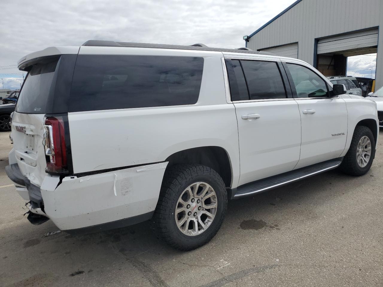 1GKS2GKC0HR259635 2017 GMC Yukon Xl K1500 Slt