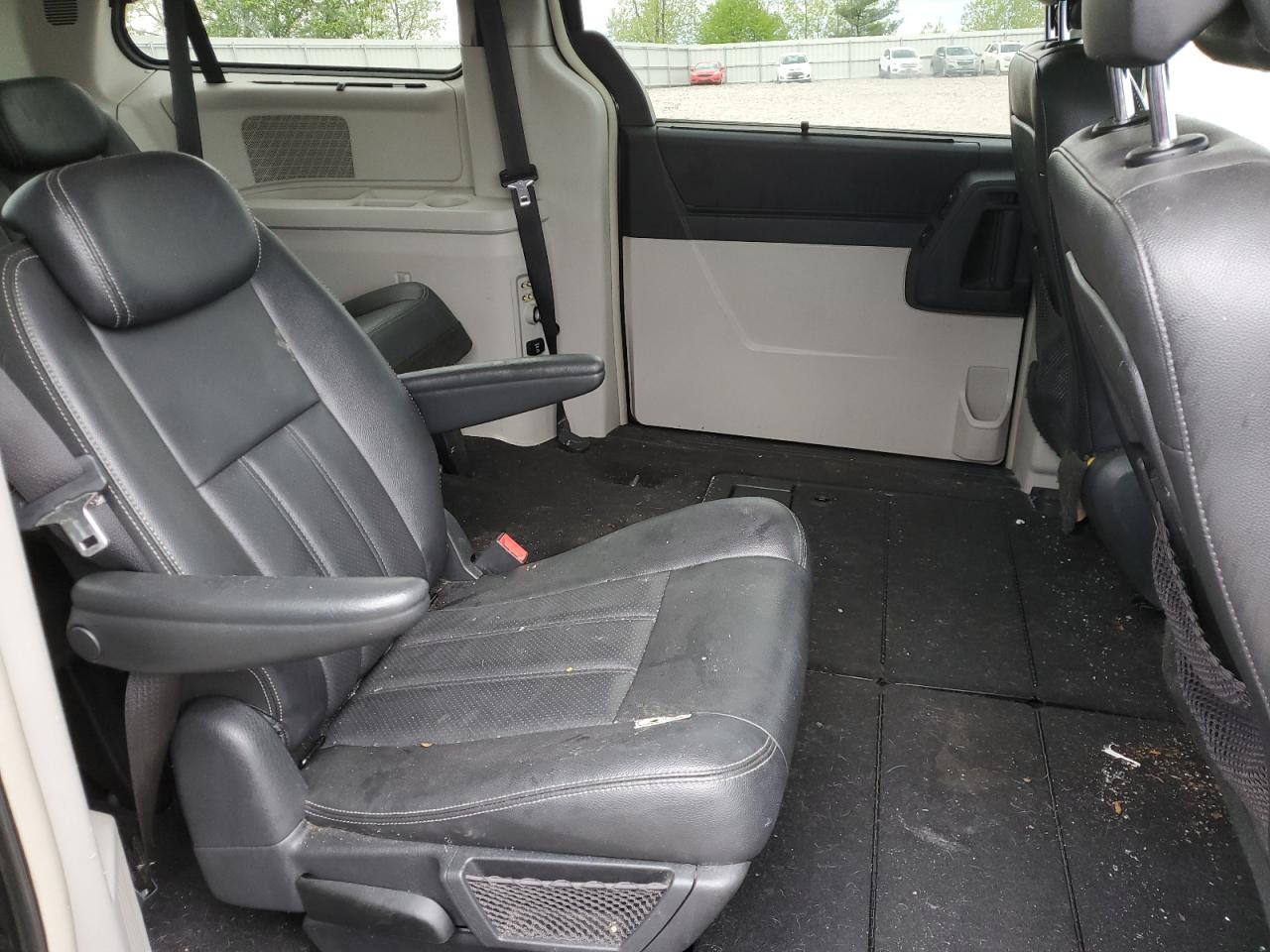 2A4RR5D10AR298807 2010 Chrysler Town & Country Touring