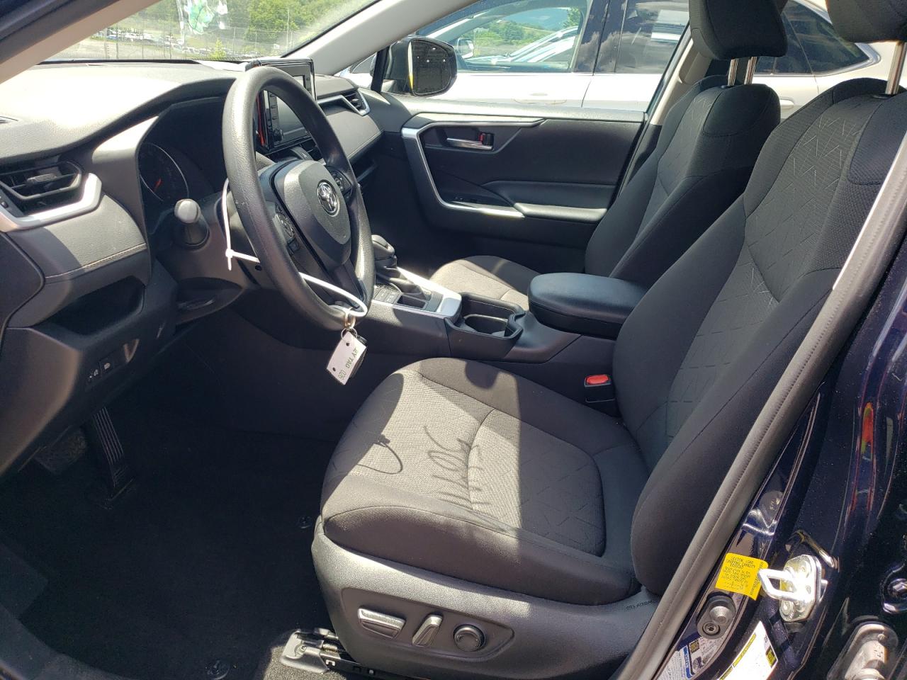 2T3P1RFV2MW195054 2021 Toyota Rav4 Xle