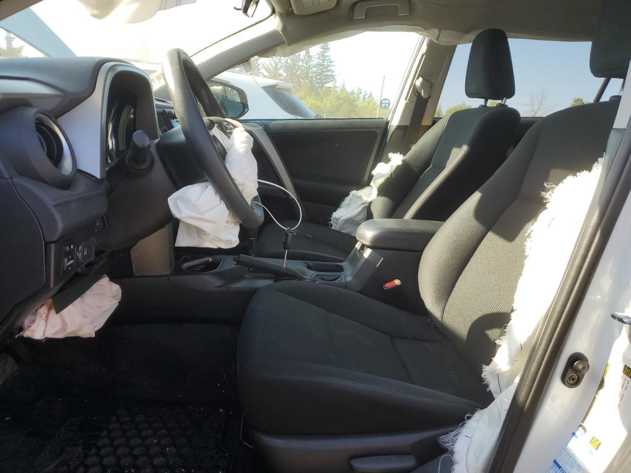 2T3BFREV6HW555381 2017 Toyota Rav4 Le