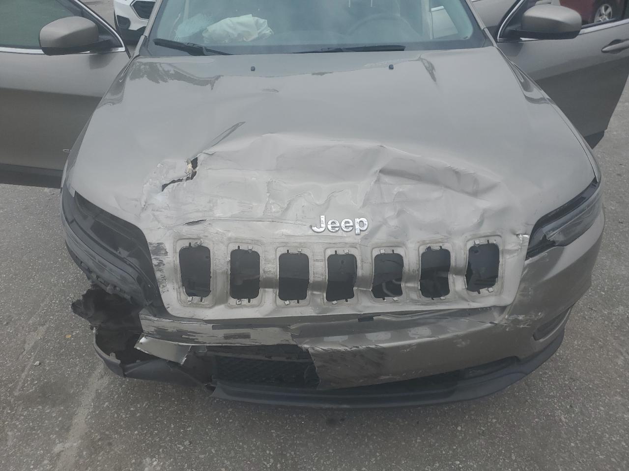 1C4PJLCB5KD109091 2019 Jeep Cherokee Latitude