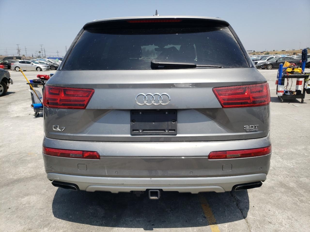 WA1AAAF72HD055110 2017 Audi Q7 Premium