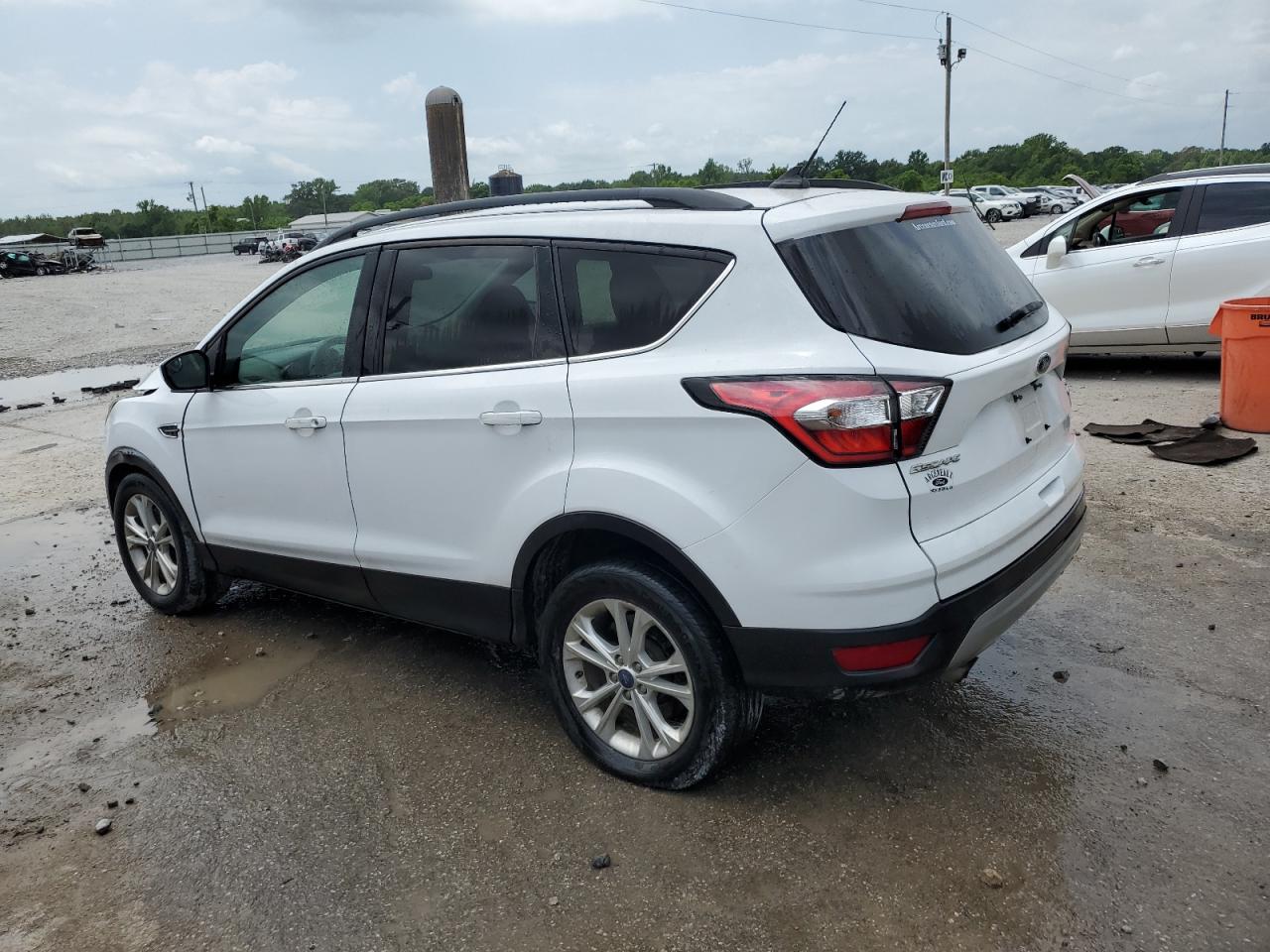 1FMCU0GD7JUB54320 2018 Ford Escape Se