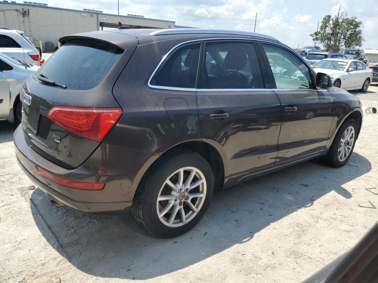 WA1CFAFP6BA010075 2011 Audi Q5 Premium