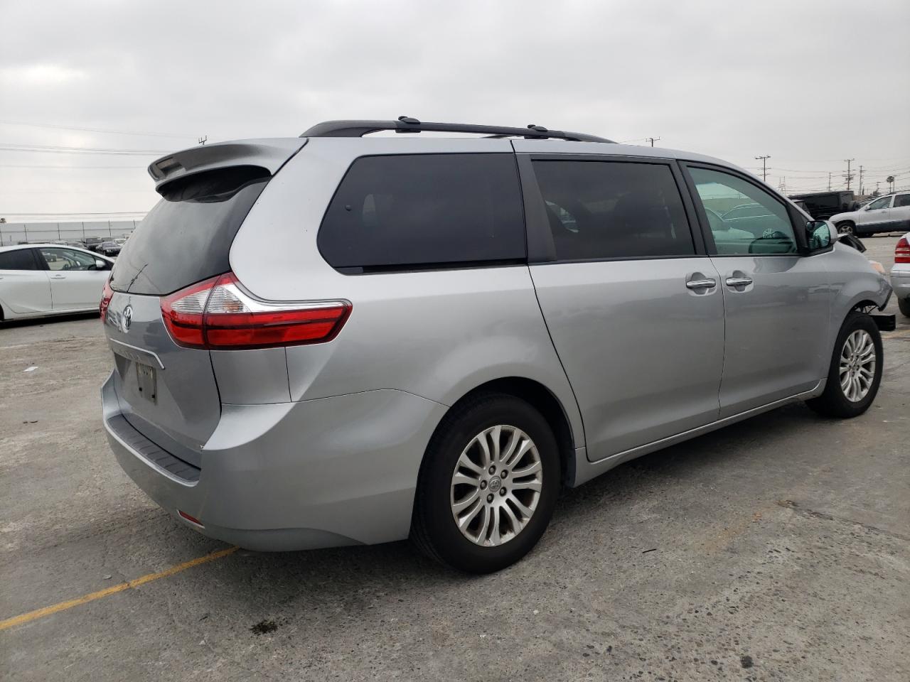 5TDYZ3DC2HS874373 2017 Toyota Sienna Xle