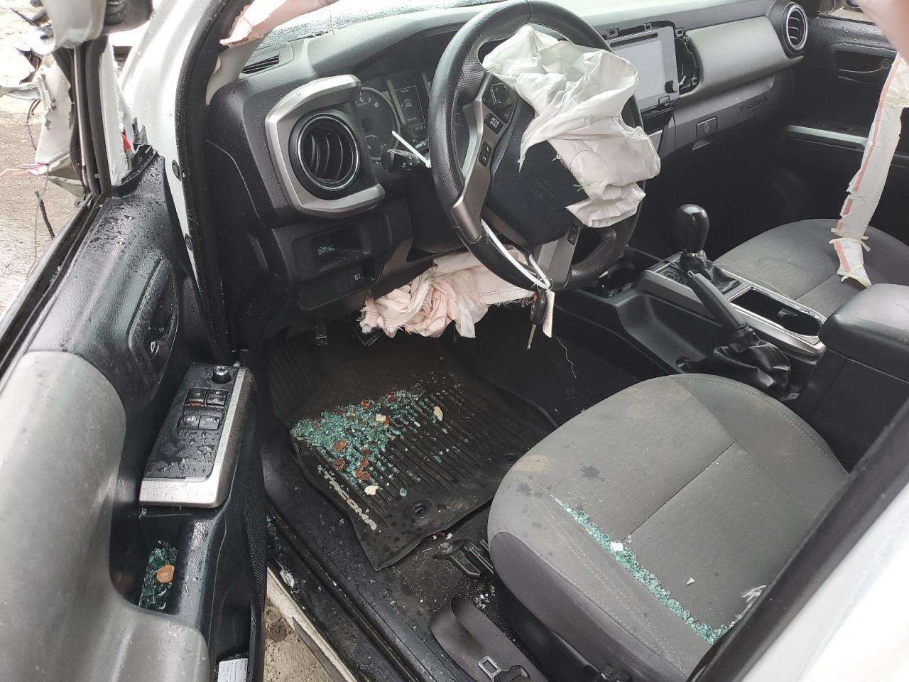 5TFSZ5AN6JX142643 2018 Toyota Tacoma Access Cab