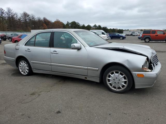 2000 Mercedes-Benz E 320 4Matic VIN: WDBJF82J2YX042890 Lot: 52771494