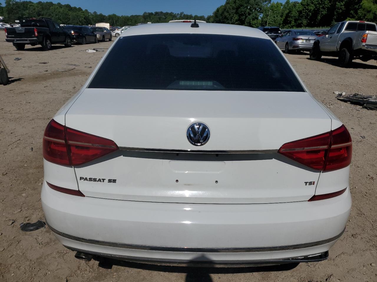 1VWBS7A36GC018125 2016 Volkswagen Passat Se