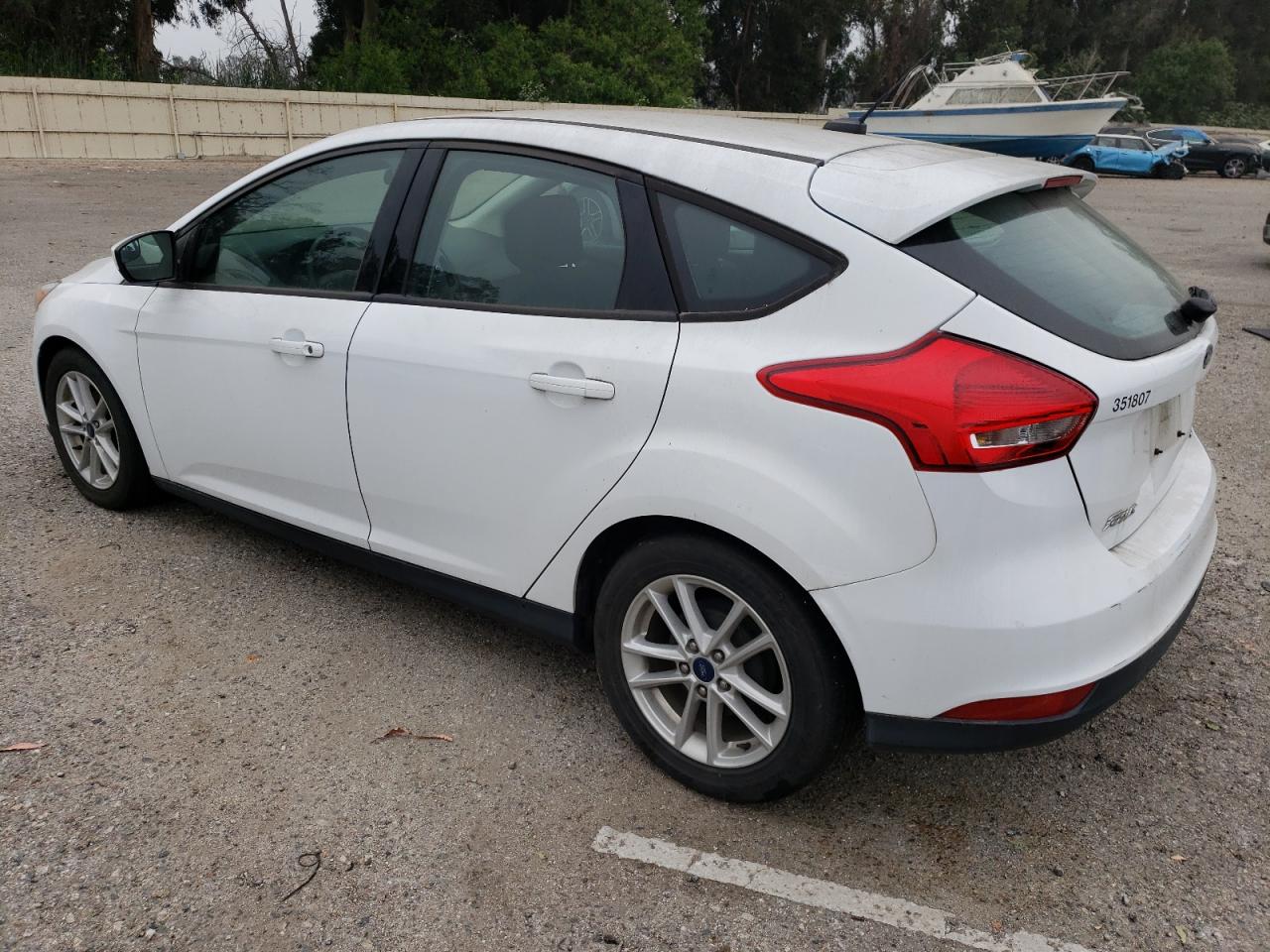 2018 Ford Focus Se vin: 1FADP3K22JL245076