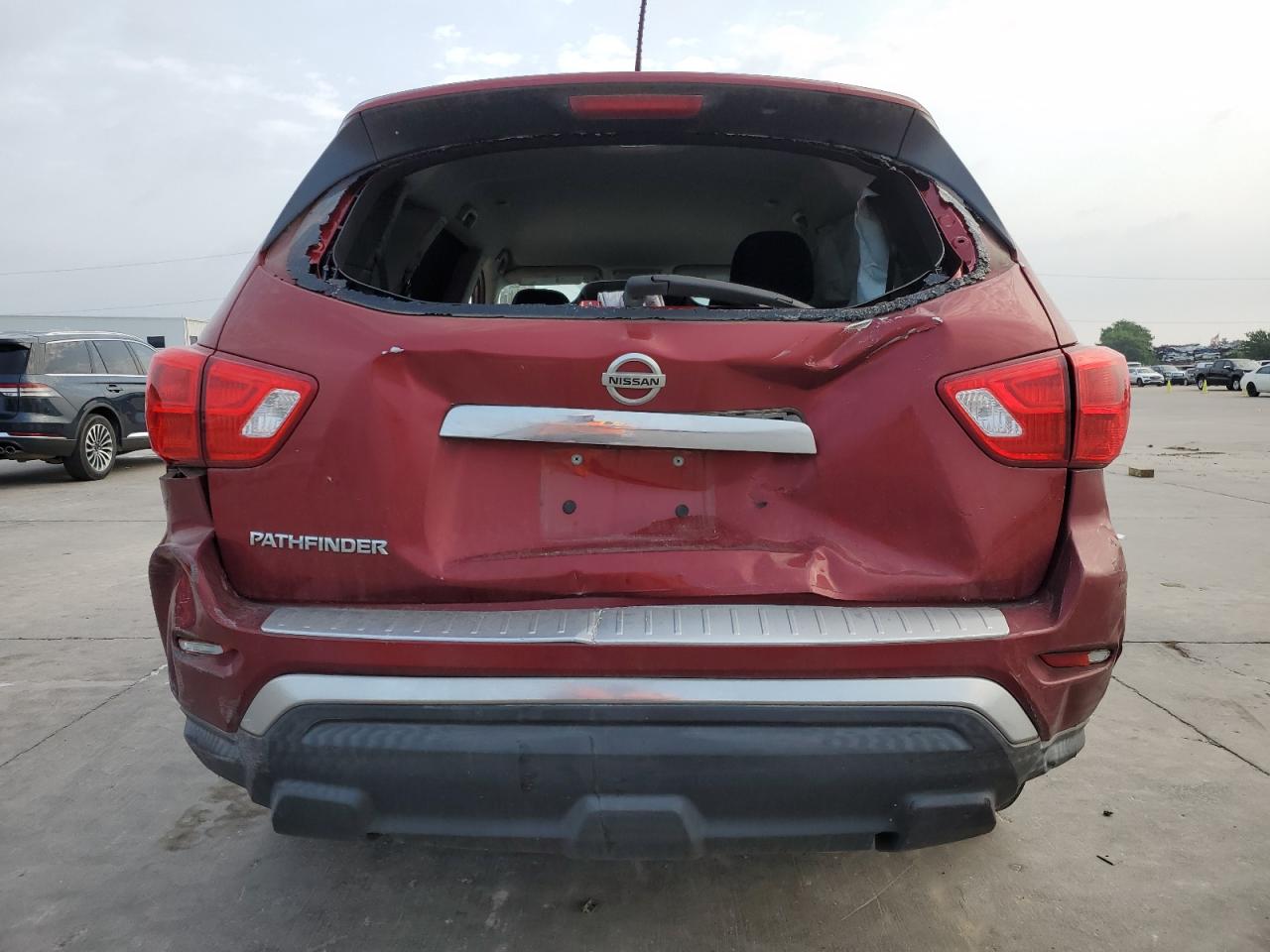 5N1DR2MN8JC630739 2018 Nissan Pathfinder S