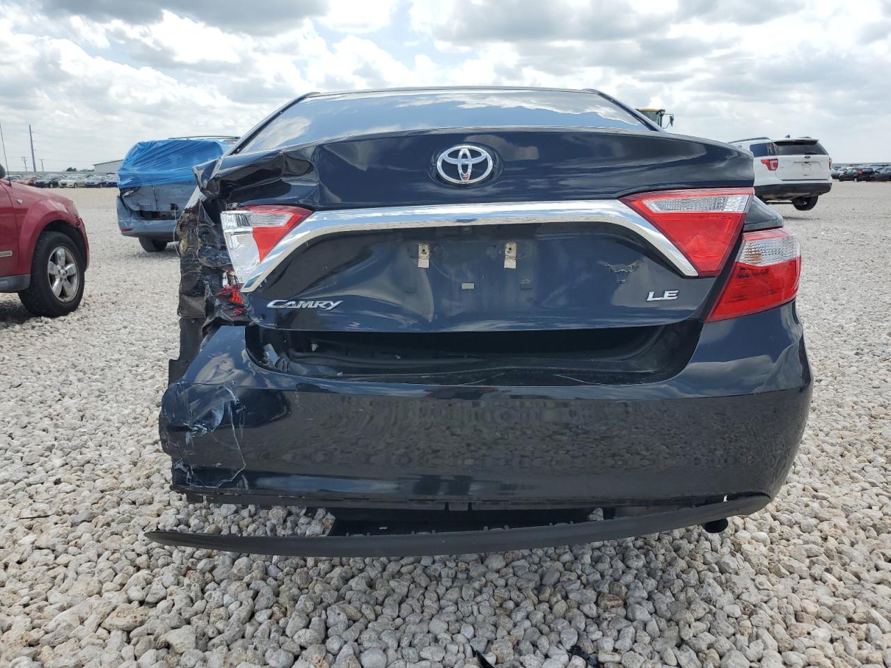 4T1BF1FK2FU931330 2015 Toyota Camry Le