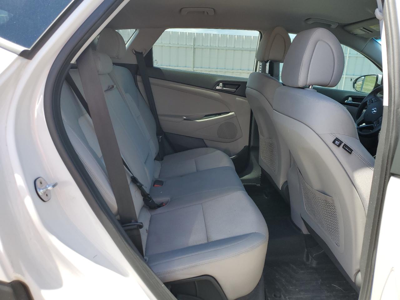 KM8J3CA45JU748215 2018 Hyundai Tucson Sel