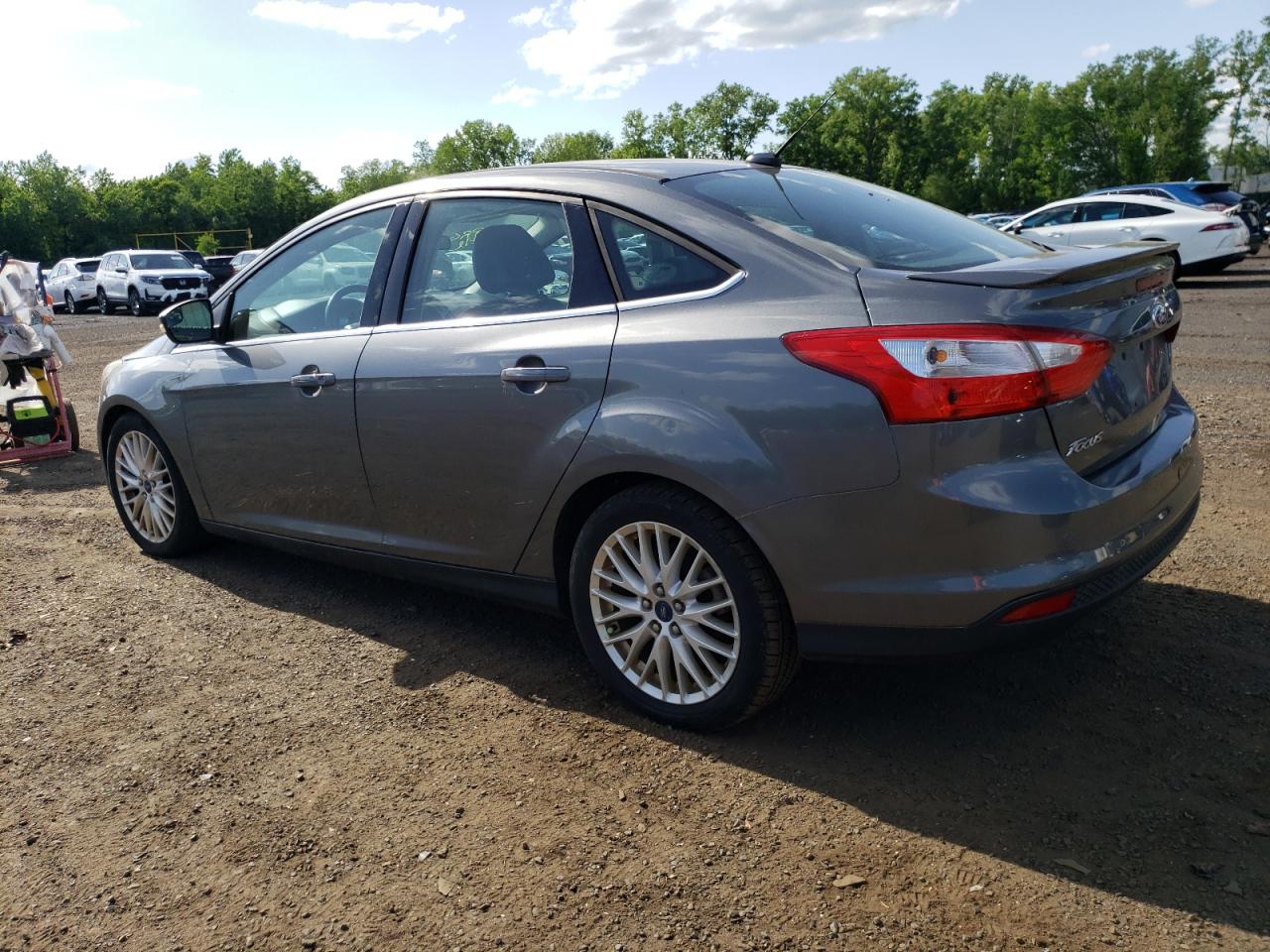 2014 Ford Focus Titanium vin: 1FADP3J2XEL257497