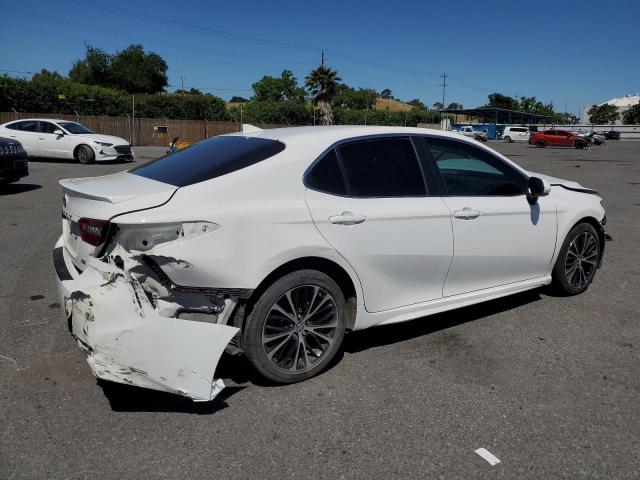 2018 Toyota Camry L VIN: 4T1B11HK1JU015856 Lot: 53987754